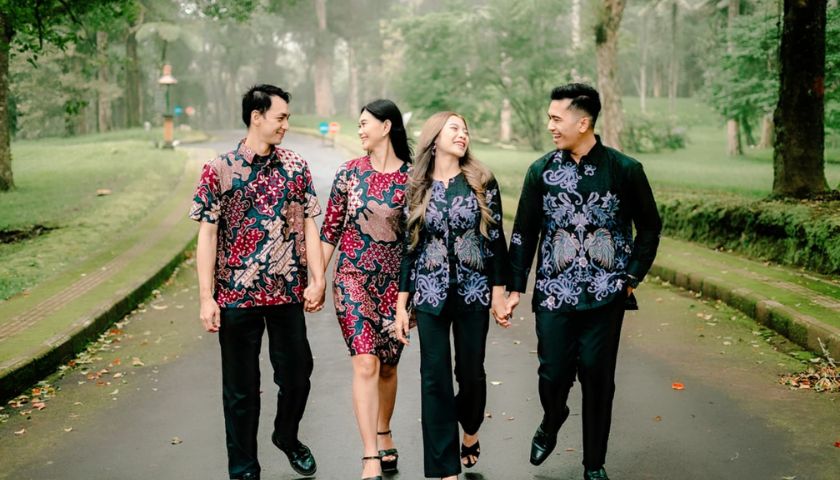 [Gambar sepasang baju batik couple]
